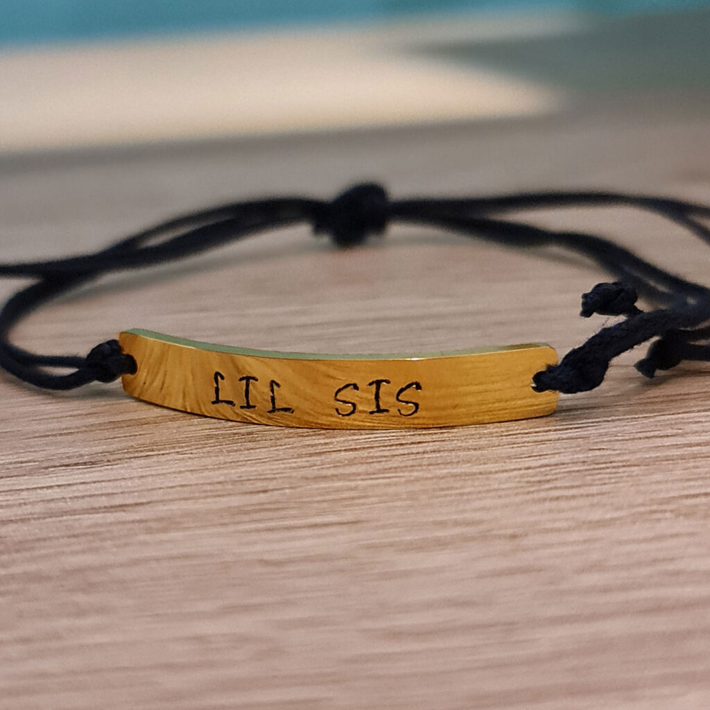 Gold bar bracelet with a personal message | RAdezain