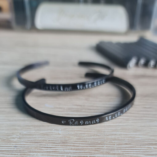 Alternative view of Metallist käevõru must