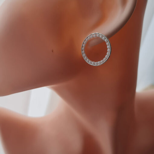 Alternative view of Ümmargused kõrvarõngad - valge