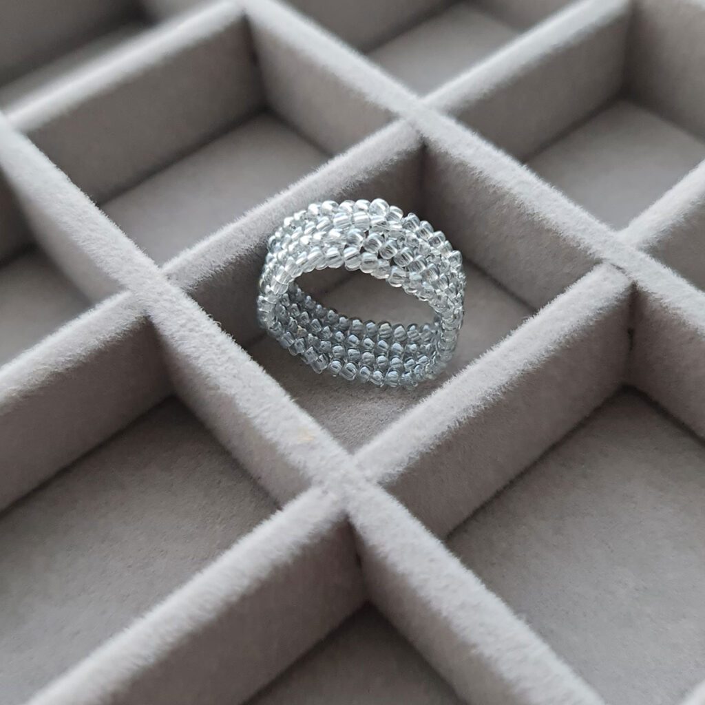 Silver grey seed bead ring | RAdezain