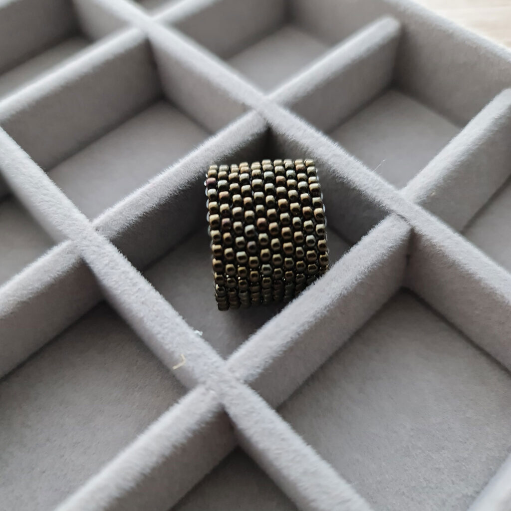Bronze seed bead ring | RAdezain