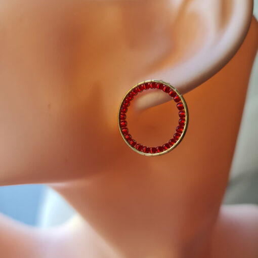 Alternative view of Kuldsed ümmargused kõrvarõngad - punane