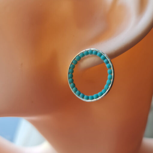 Alternative view of Hõbedased ümmargused kõrvarõngad - matt sininsed