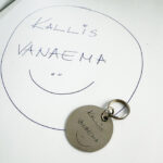 Kingitus-vanavanematele---sinu-joonistatud-pildiga-voÌtmehoidja