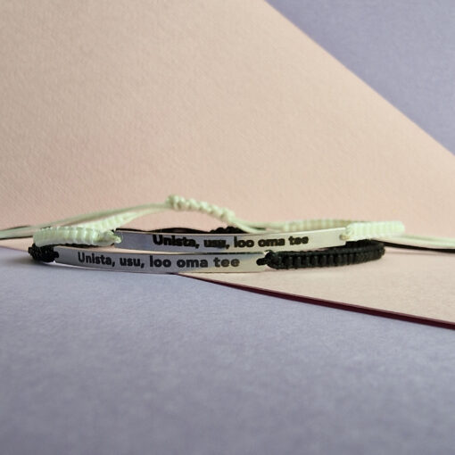 Alternative view of Kingitus koolilõpetajale - sõnumiga käevõru "Unista, usu, loo oma tee"