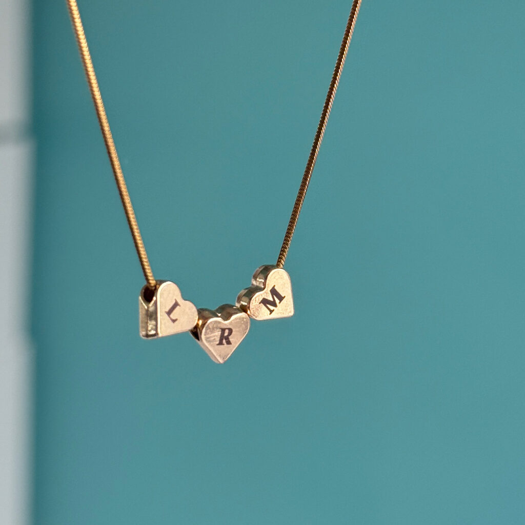 Initial necklace with personal engraving | RAdezain