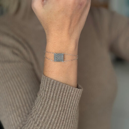 Alternative view of Vastus käevõru hõbedase ketiga